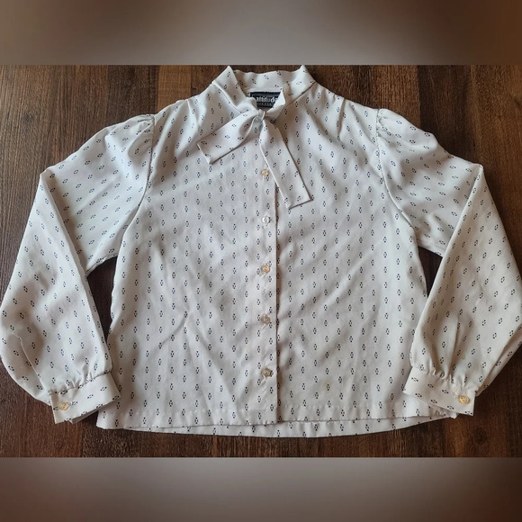 Vintage blouse - Picture 1 of 10